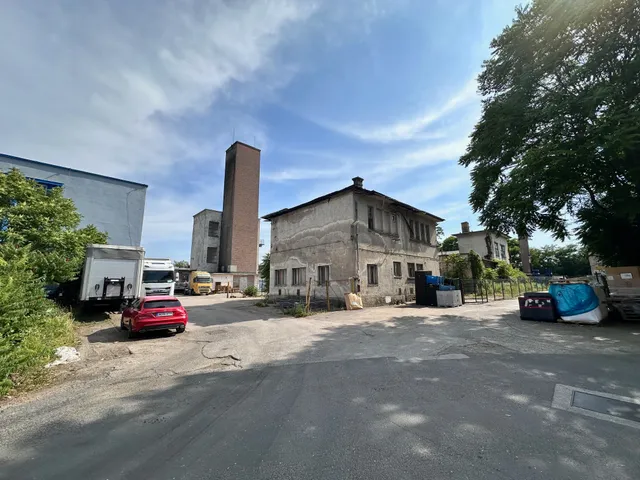 Eladó kereskedelmi és ipari ingatlan Tatabánya, Óváros 600 nm