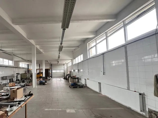 Eladó kereskedelmi és ipari ingatlan Dorog, Ipari- gazdasági terület 560 nm