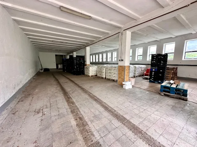 Kiadó kereskedelmi és ipari ingatlan Tatabánya, Óváros 280 nm
