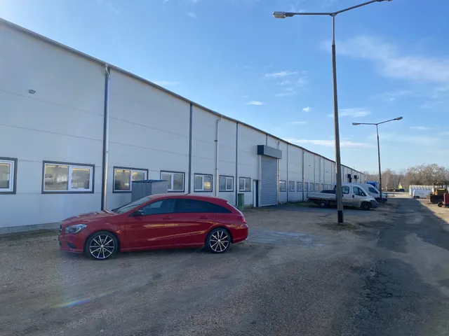 Kiadó kereskedelmi és ipari ingatlan Tatabánya, Bánhida 1800 nm