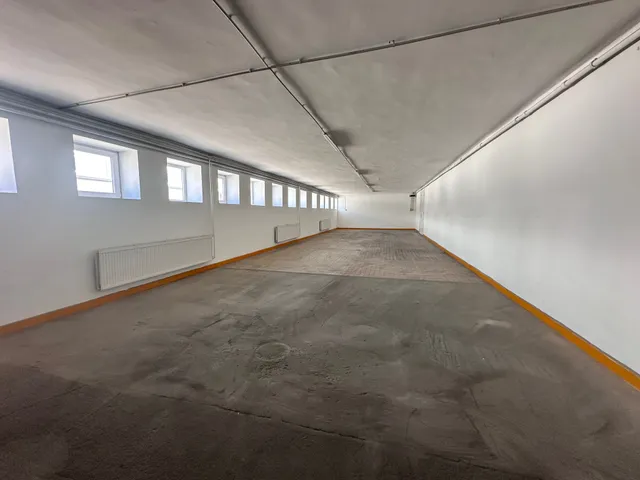 Kiadó kereskedelmi és ipari ingatlan Tata, Újhegy 3000 nm
