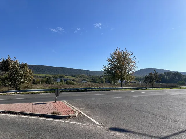Eladó kereskedelmi és ipari ingatlan Tatabánya, Újváros 1 nm