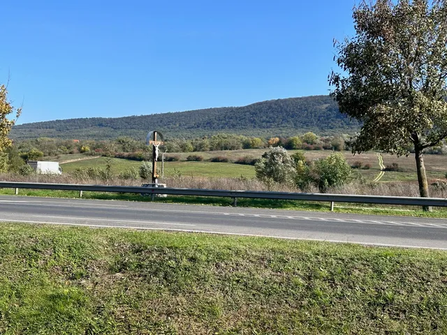 Eladó kereskedelmi és ipari ingatlan Tatabánya, Újváros 1 nm
