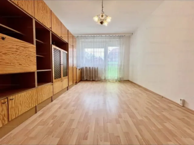Kiadó lakás Tatabánya, Sárberki lakótelep, 303 67 nm