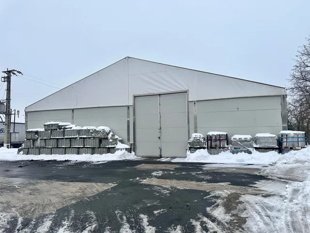 Kiadó kereskedelmi és ipari ingatlan Oroszlány, Óváros 1000 nm