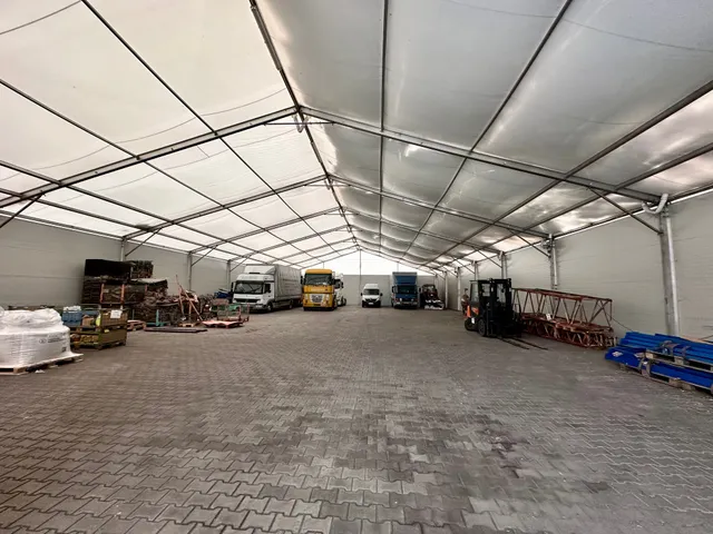 Kiadó kereskedelmi és ipari ingatlan Oroszlány, Óváros 1000 nm