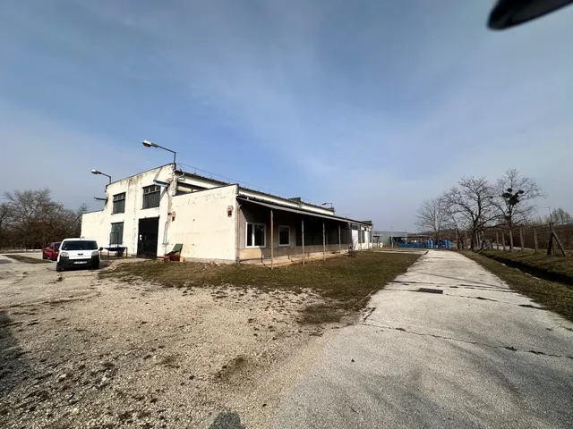 Kiadó kereskedelmi és ipari ingatlan Oroszlány, Borbálatelep 600 nm