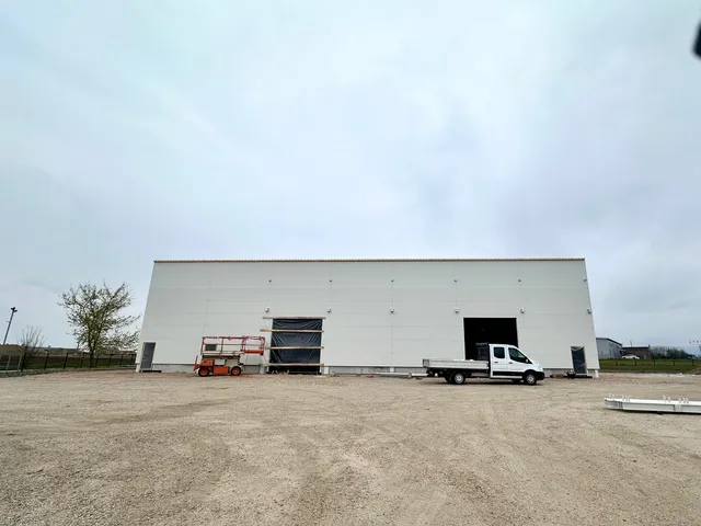 Kiadó kereskedelmi és ipari ingatlan Tata, Ipari park 650 nm