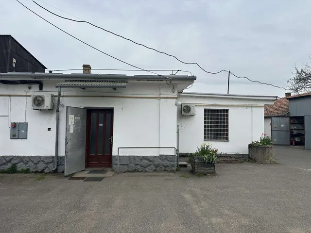 Eladó kereskedelmi és ipari ingatlan Hajdúsámson 2678 nm