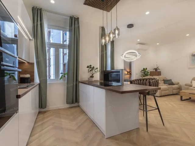 Eladó lakás Budapest V. kerület 91 nm