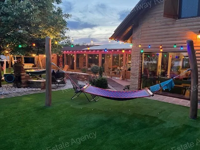 Eladó ház Balaton község 8800 nm