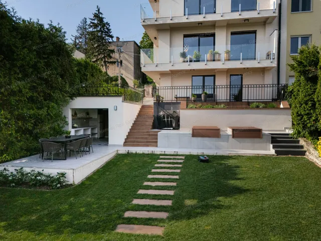 Eladó ház Budapest XII. kerület, Istenhegy 290 nm