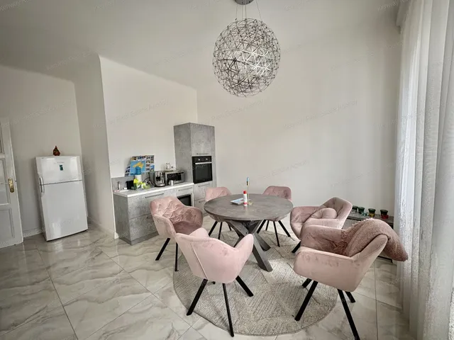 Eladó lakás Budapest II. kerület, Országút 138 nm