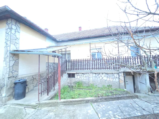 Eladó ház Karmacs 70 nm