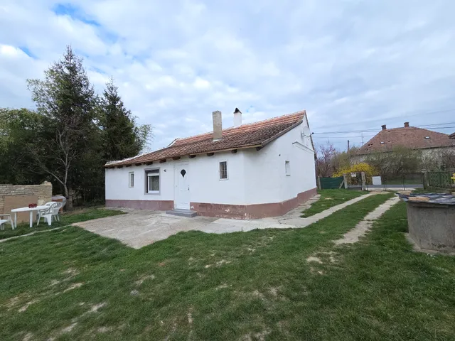 Eladó ház Hollád 90 nm