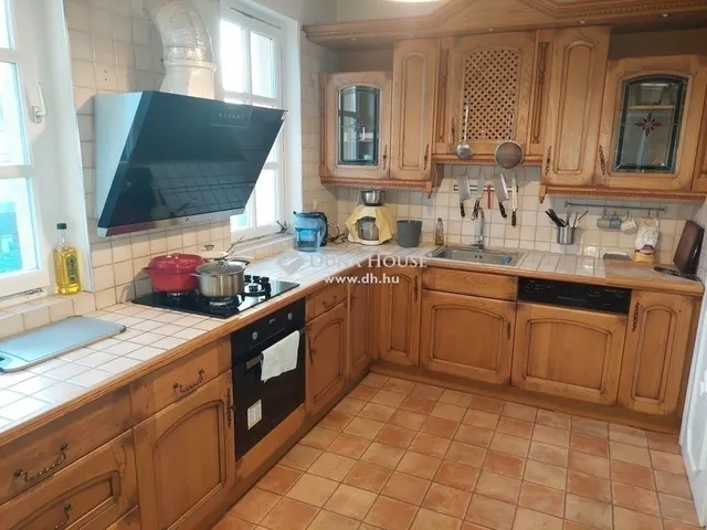 Eladó ház Budapest III. kerület 200 nm