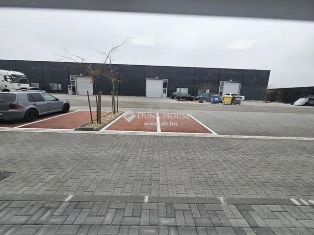 Kiadó kereskedelmi és ipari ingatlan Székesfehérvár 2098 nm