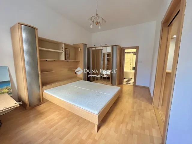 Eladó lakás Budapest I. kerület 71 nm