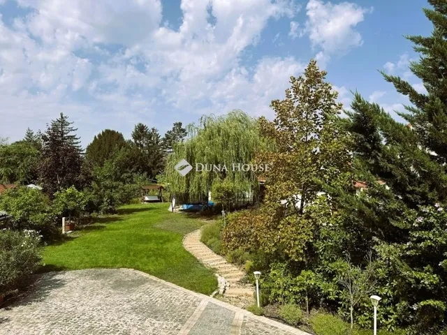 Eladó ház Budapest XV. kerület 260 nm