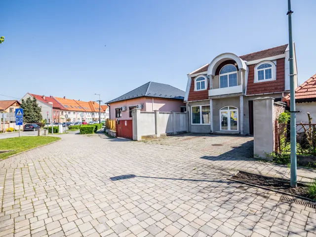 Eladó ház Felsőzsolca 316 nm