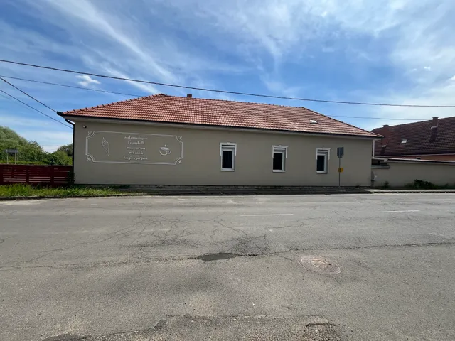 Eladó kereskedelmi és ipari ingatlan Sajószentpéter 275 nm