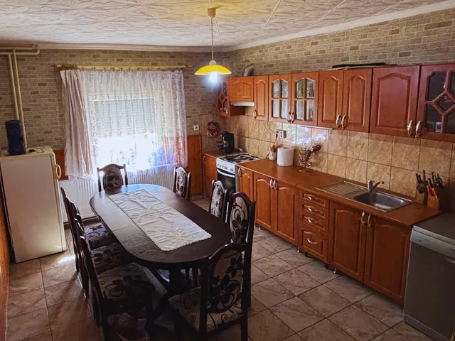 Eladó ház Bőcs 187 nm