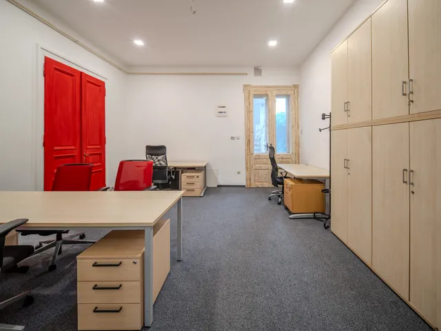 Kiadó kereskedelmi és ipari ingatlan Miskolc, Belváros 80 nm