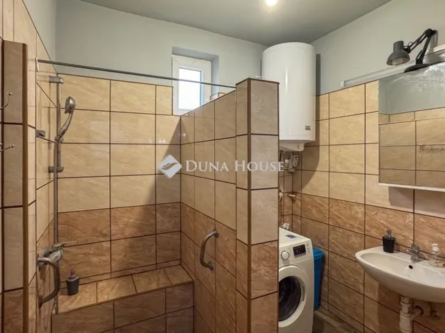 Eladó ház Köröm 130 nm