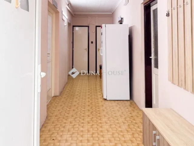 Eladó ház Köröm 130 nm