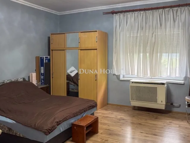 Eladó ház Köröm 130 nm