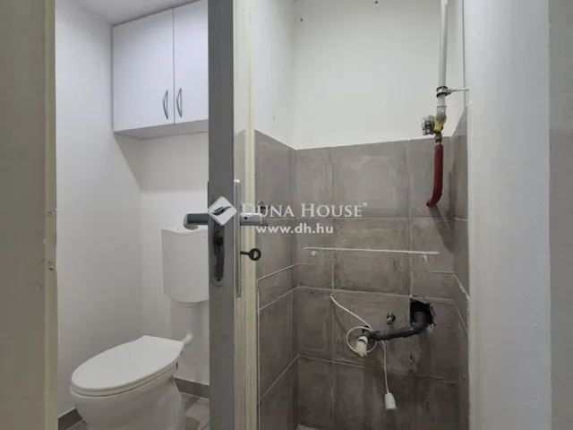 Eladó kereskedelmi és ipari ingatlan Budapest III. kerület 26 nm