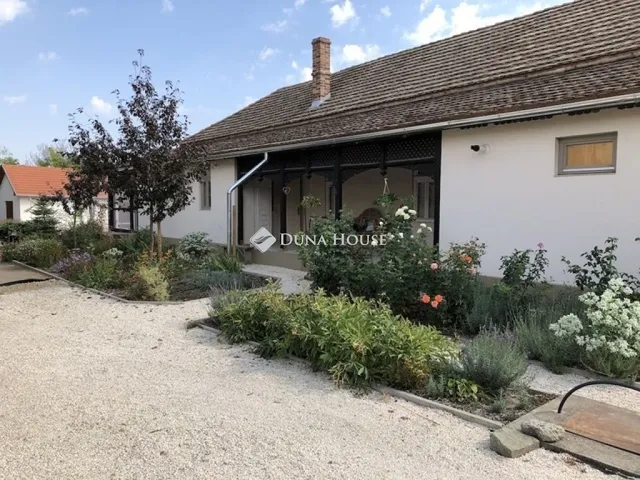Eladó ház Tiszaszentimre 208 nm