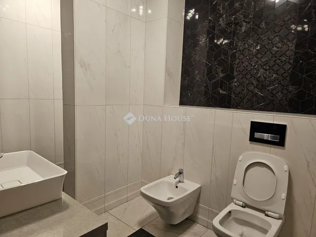 Eladó ház Budapest II. kerület 215 nm