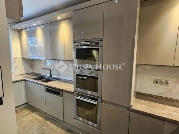 Eladó ház Budapest II. kerület 215 nm