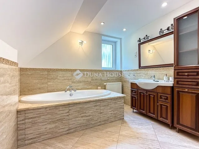 Kiadó ház Miskolc 220 nm