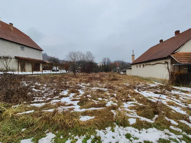 Eladó telek Perkupa 916 nm