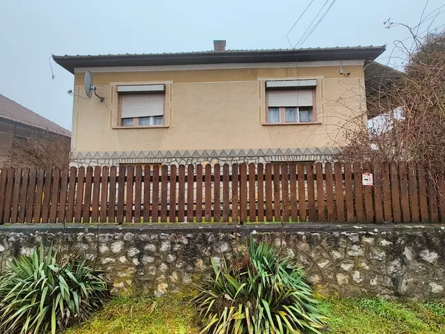 Eladó ház Szin, Szabadság utca 89 nm