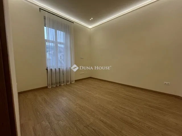 Eladó lakás Budapest II. kerület 120 nm