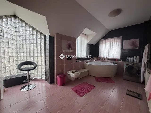 Eladó ház Budapest III. kerület 300 nm