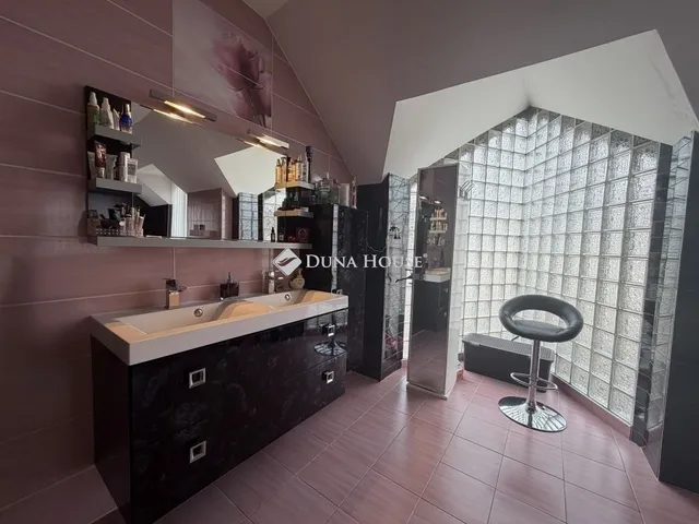 Eladó ház Budapest III. kerület 300 nm