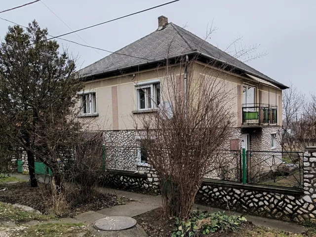 Eladó ház Onga, Tompa Mihály utca 189 nm