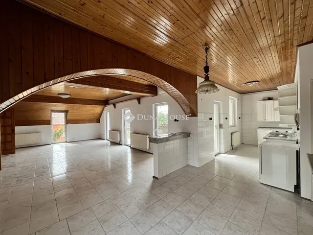 Eladó lakás Budapest XV. kerület 178 nm