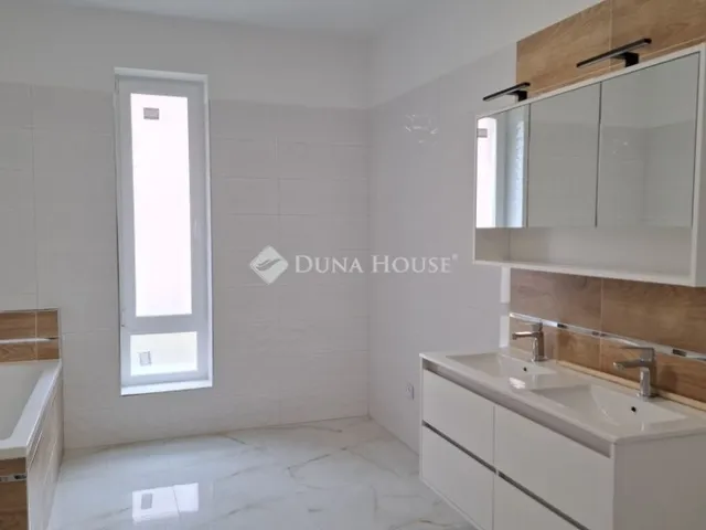 Eladó ház Budapest XVI. kerület 143 nm