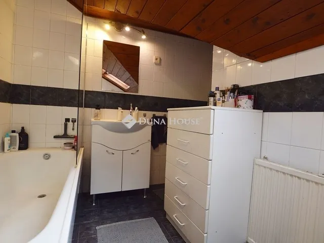 Eladó lakás Budapest III. kerület 65 nm