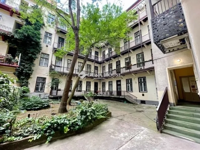 Eladó lakás Budapest VI. kerület 82 nm
