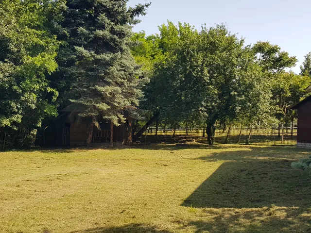 Eladó ház Dunaújváros, Táborállás 360 nm