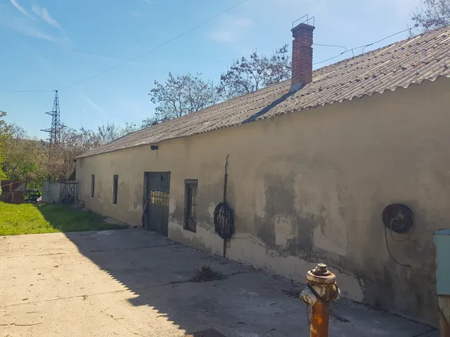 Eladó kereskedelmi és ipari ingatlan Pécs 360 nm