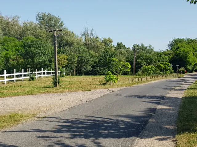 Eladó telek Dunaújváros, Táborállás 2000 nm