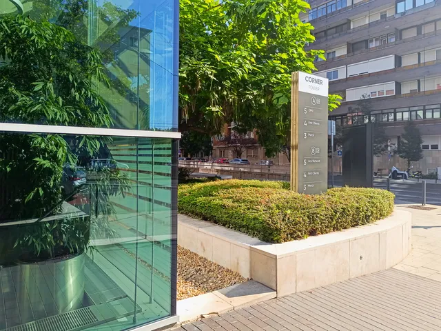 Kiadó kereskedelmi és ipari ingatlan Budapest XI. kerület, Október huszonharmadika utca 8-10 60 nm