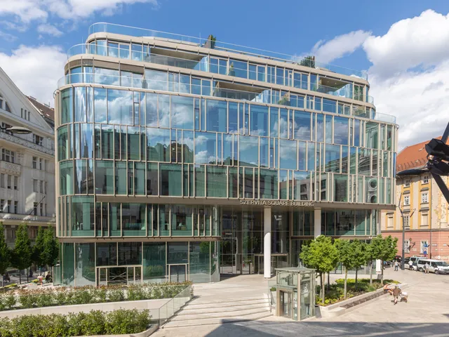 Kiadó kereskedelmi és ipari ingatlan Budapest V. kerület, Szervita tér 8 30 nm